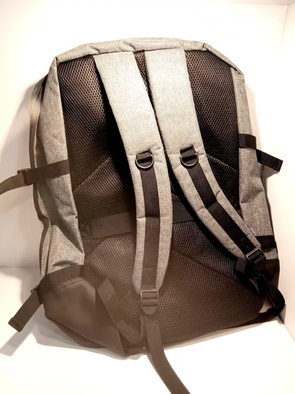 PLECAK KABINOWY WOOLWORTH INFINITY 54 X 35 X 19 CM