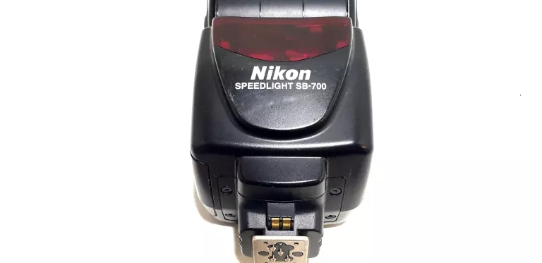LAMPA BŁYSKOWA NIKON SB 700