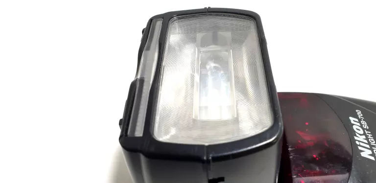 LAMPA BŁYSKOWA NIKON SB 700
