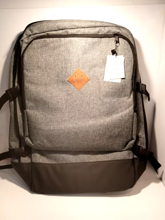 PLECAK KABINOWY WOOLWORTH INFINITY 54 X 35 X 19 CM