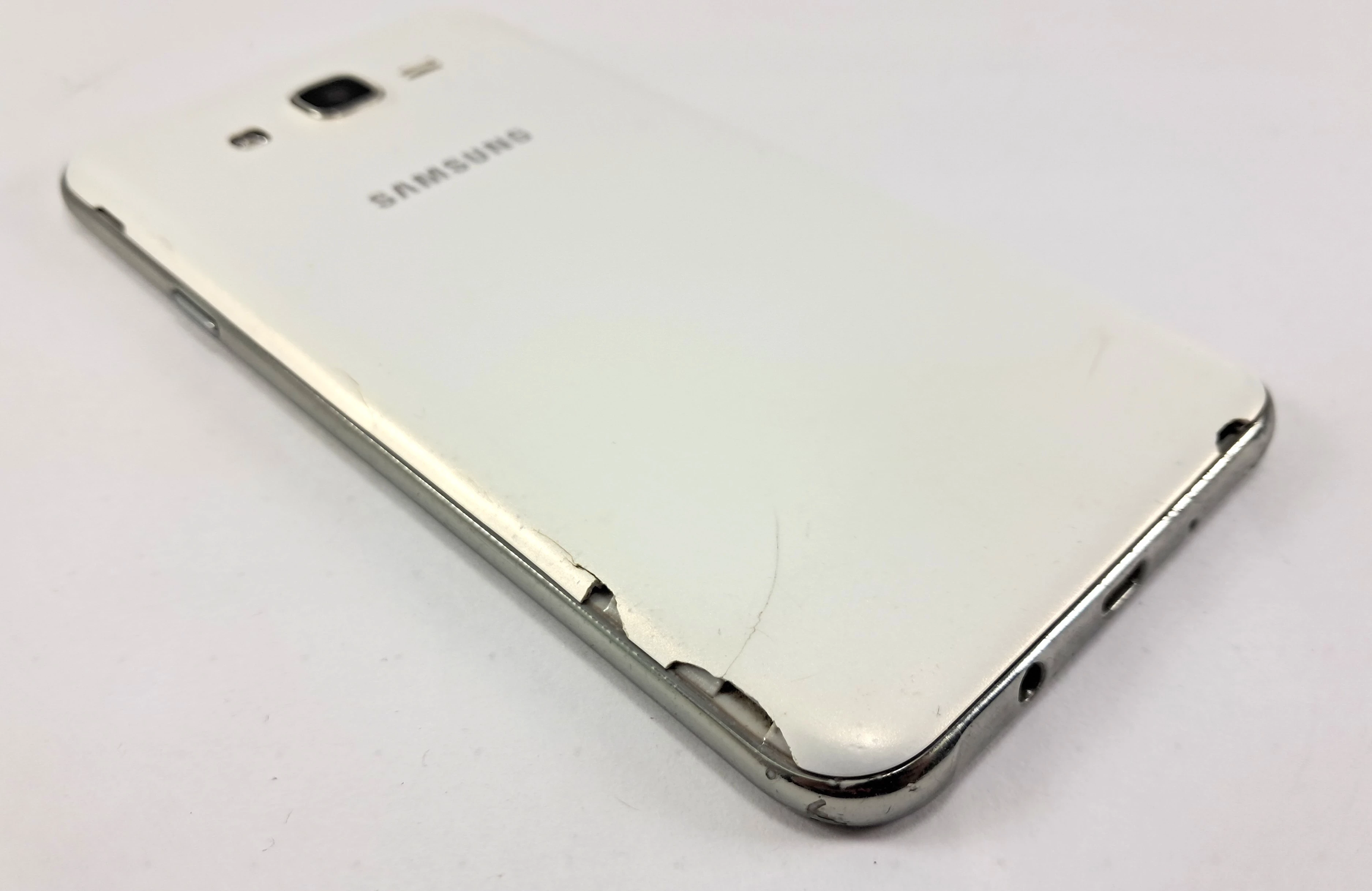 telefon-samsung-galaxy-j7-16gb-bialy-wbudowana-pamiec-202869-214201