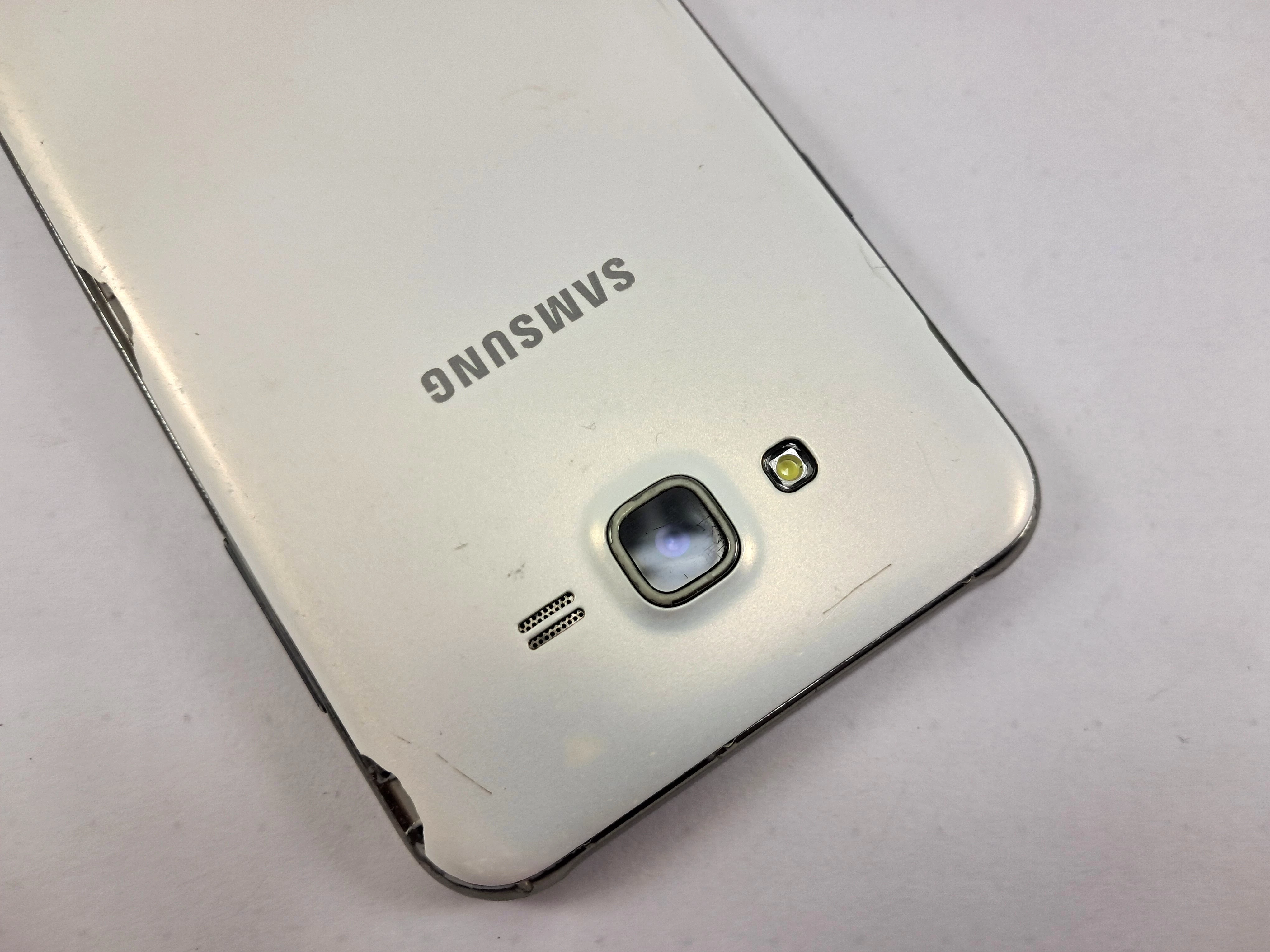 telefon-samsung-galaxy-j7-16gb-bialy-system-operacyjny-4388-1