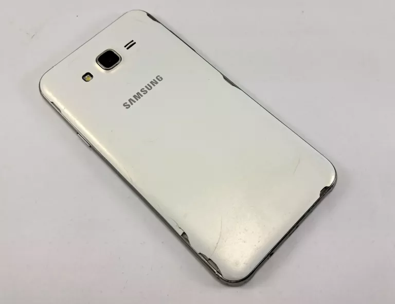 telefon-samsung-galaxy-j7-16gb-bialy-przekatna-ekranu-550