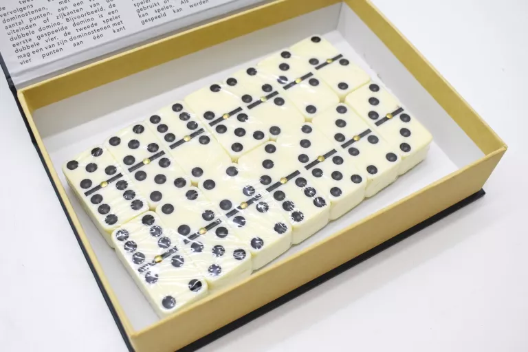 DOMINO W PUDEŁKU