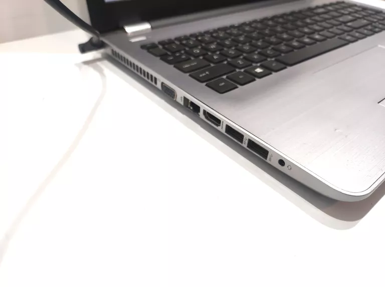 LAPTOP HP TPN-C129