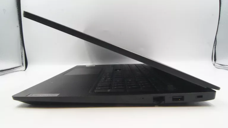 LAPTOP LENOVO V15 G3 I5-1235U/16GB/500GB SSD/IRIS XE/WIN11 Z DEFEKTEM