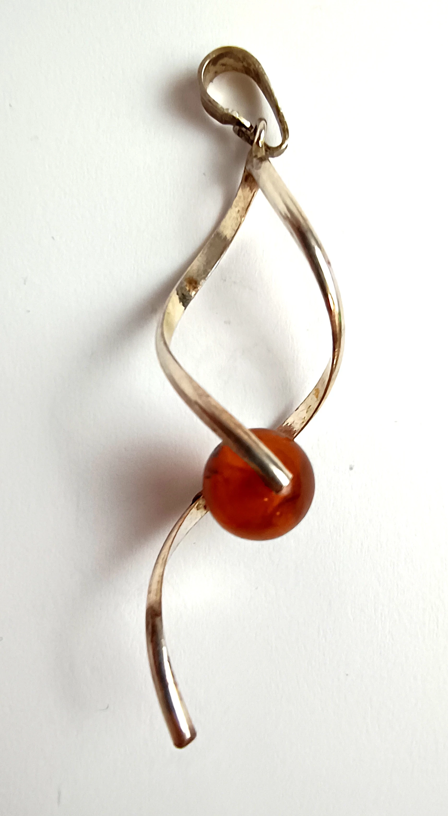 srebrna-zawieszka-z-bursztynem-925-stan-11323-253806