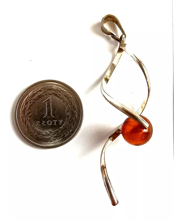 srebrna-zawieszka-z-bursztynem-925-aleja-jana-pawla-ii-9b-reda