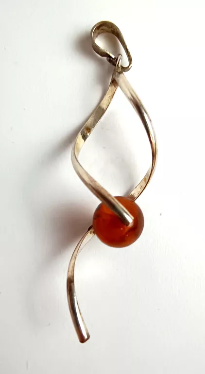 srebrna-zawieszka-z-bursztynem-925-stan-11323-253806