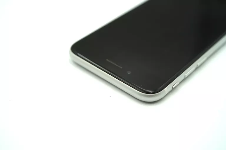 TELEFON APPLE IPHONE SE 2020 64GB BATERIA 75%