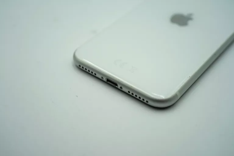 TELEFON APPLE IPHONE SE 2020 64GB BATERIA 75%