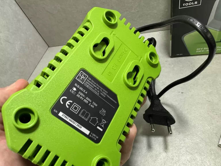 LUX-TOOLS SZYBKA ŁADOWARKA 20 V