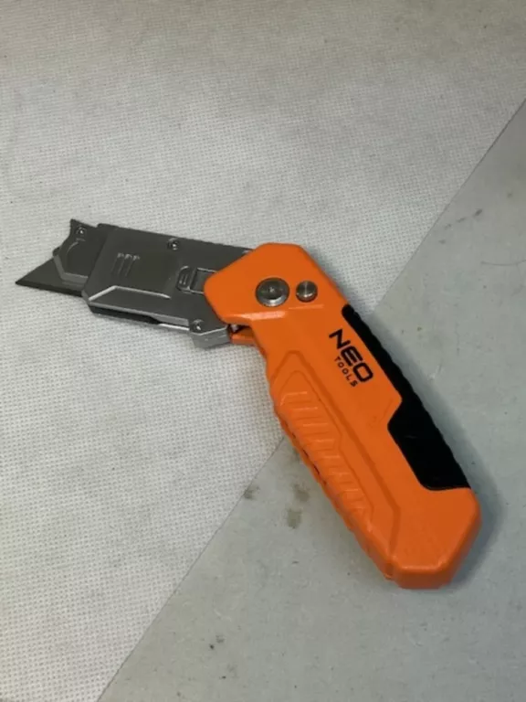 NÓŻ NEO TOOLS 63-708