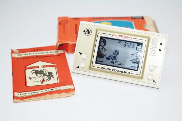 RETRO KONSOLA RUSKA GIERKA WILK ZBIERA JAJKA