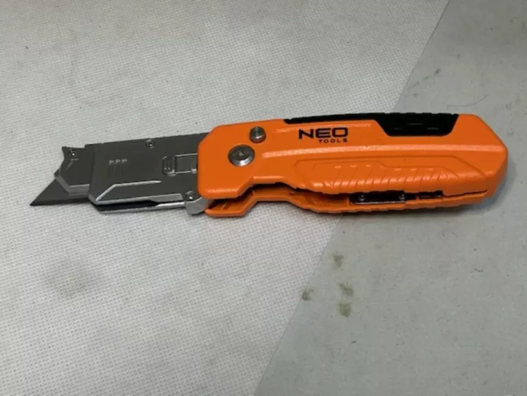 NÓŻ NEO TOOLS 63-708