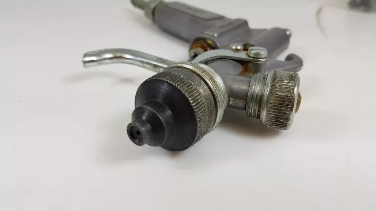 STARY PNEUMATYCZNY PISTOLET LAKIERNICZY KOMPLET WILNO 1991 ROK ZSRR