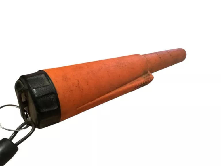 RĘCZNY WYKRYWACZ METALI QUEST XPOINTER