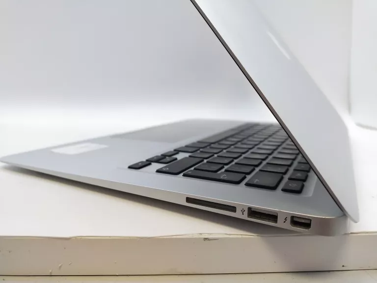 LAPTOP MCBOOK AIR 7,2 APPLE A1466 2GB RAM + ŁADOWARKA WERSJA JĄDRA DARWIN
