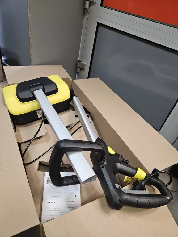 URZĄDZENIE DO CZYSZCZENIA PATIO I TARASÓW KARCHER PCL 6