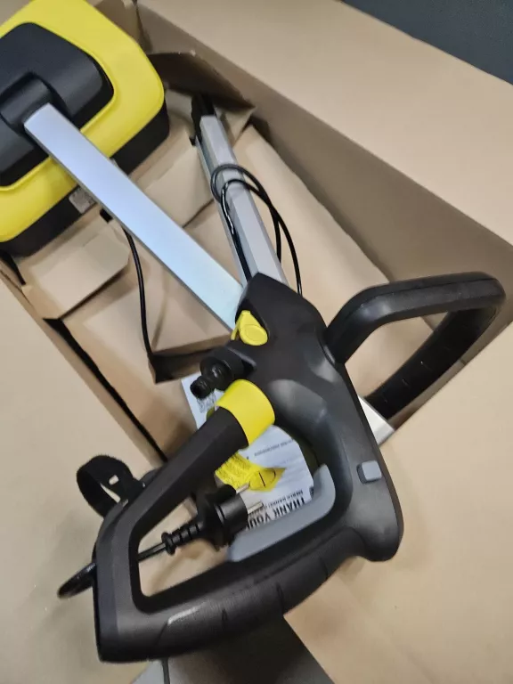 URZĄDZENIE DO CZYSZCZENIA PATIO I TARASÓW KARCHER PCL 6
