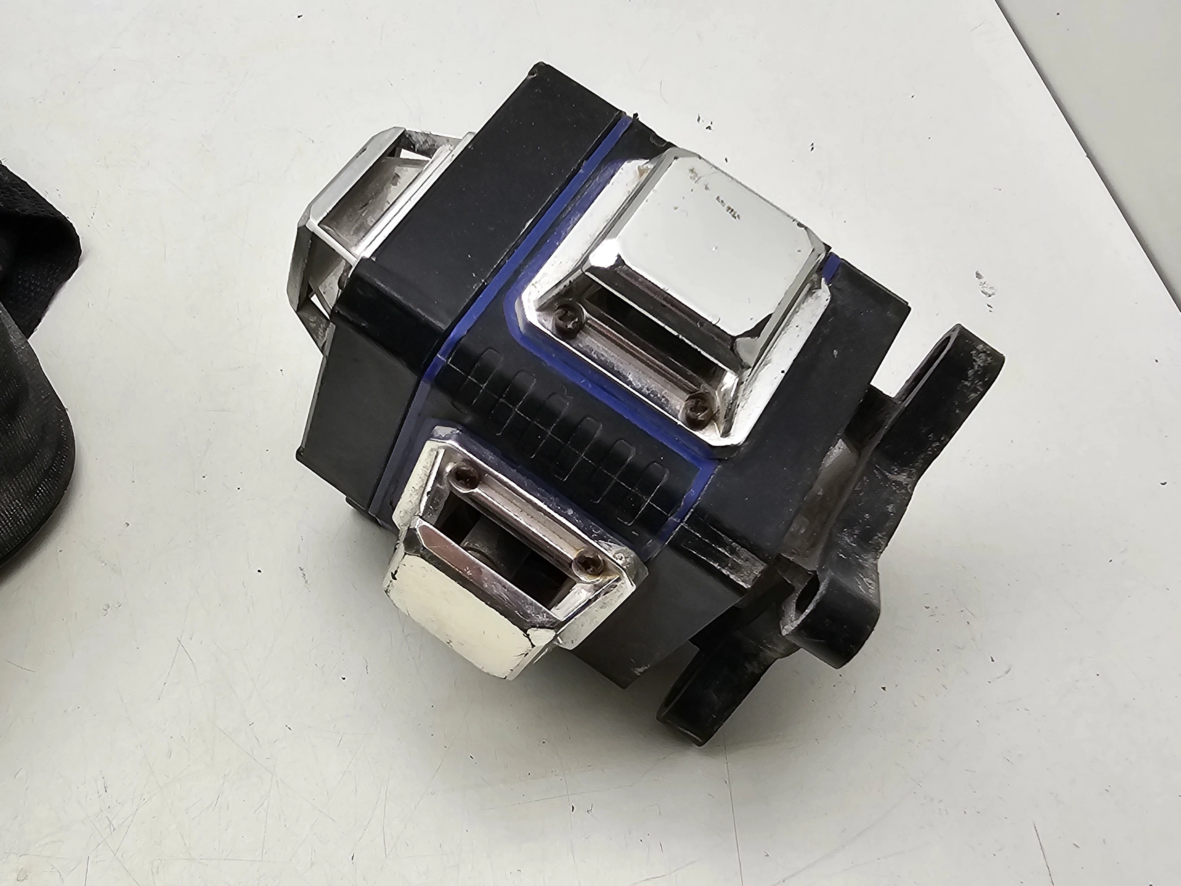 laser-krzyzowy-lyngo-qualita-italiana-lg-8145l-stan-11323-2