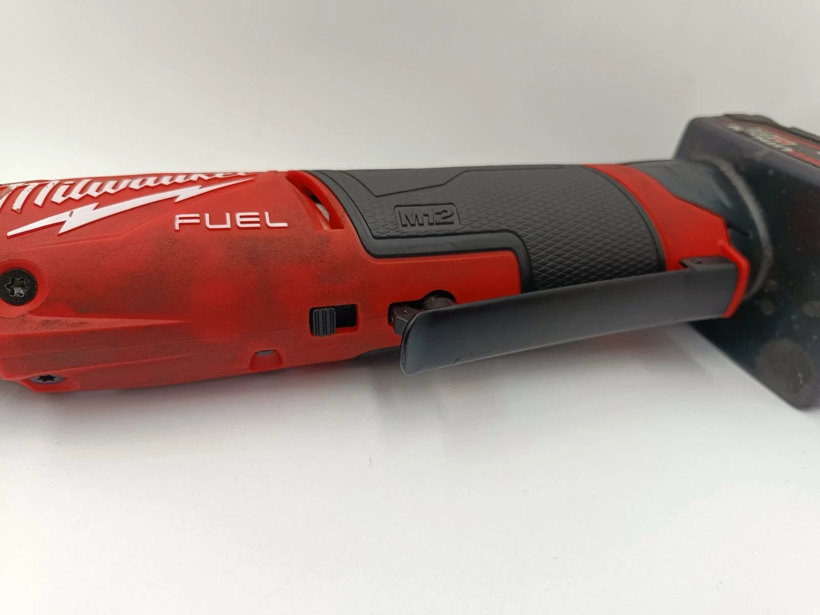 milwaukee-fptr-grzechotka-udarowa-plus-akumulator-6ah-rozmiar-trzpienia-248160-863069