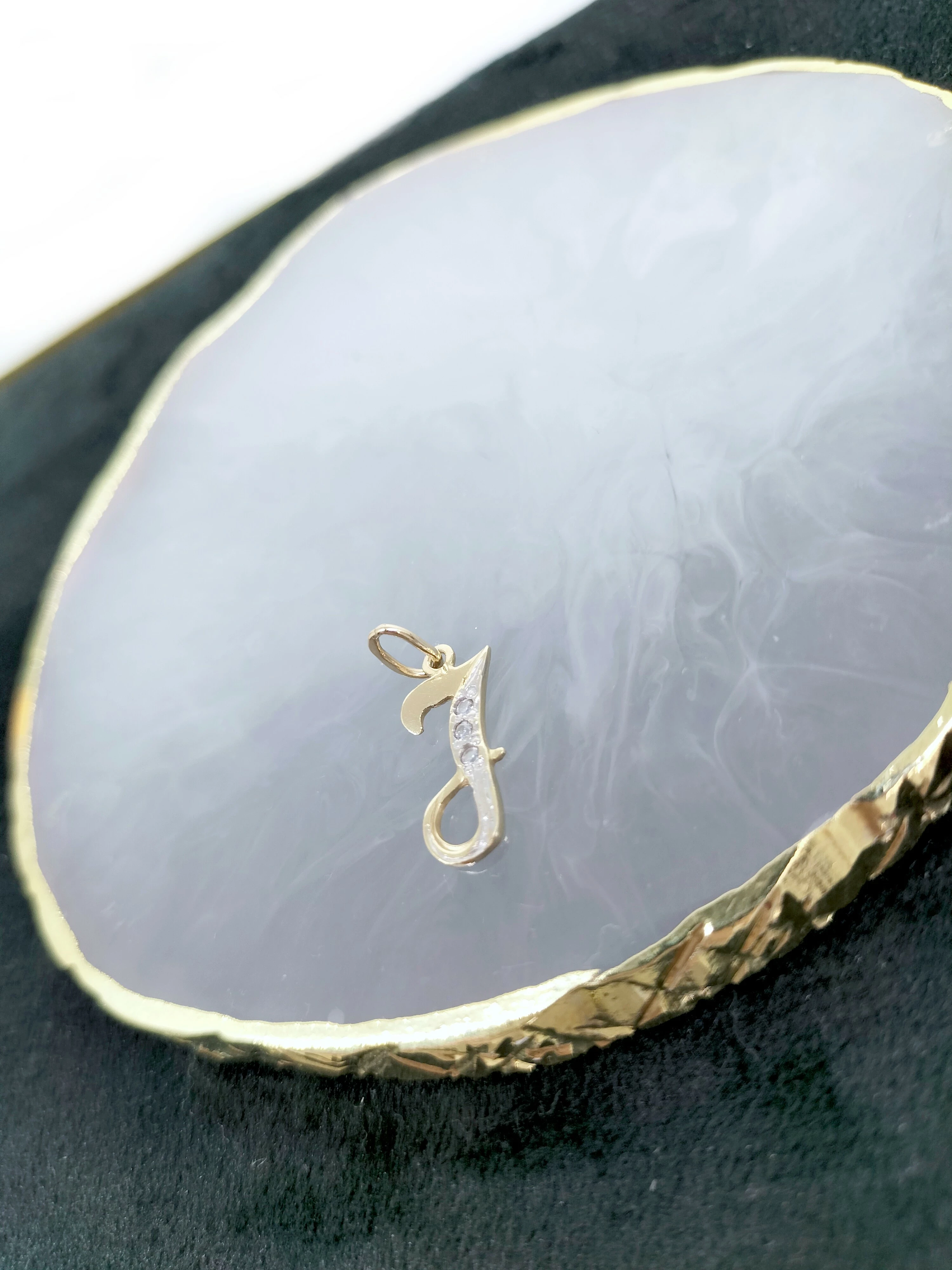 zlota-zawieszka-j-z-cyrkoniami-p585-068g-kolor-dominujacy-205826-225106