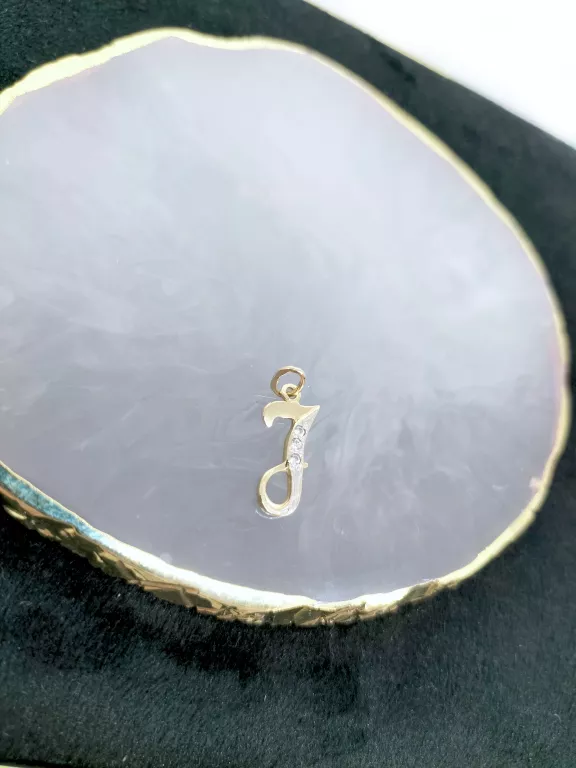 zlota-zawieszka-j-z-cyrkoniami-p585-068g-motyw-129129-1