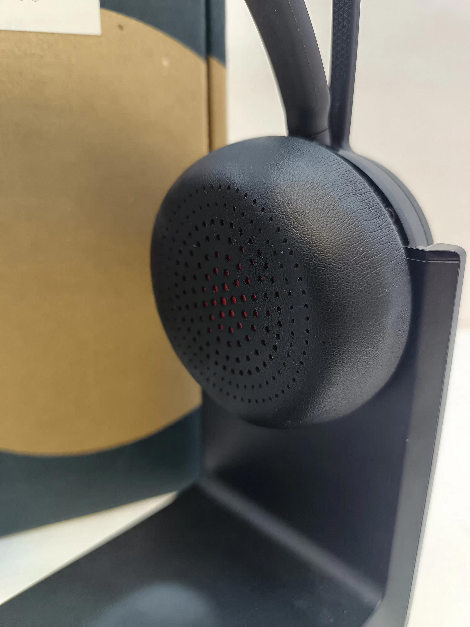 sluchawki-poly-voyager-focus-2-komplet-kod-producenta-9t9j6aa