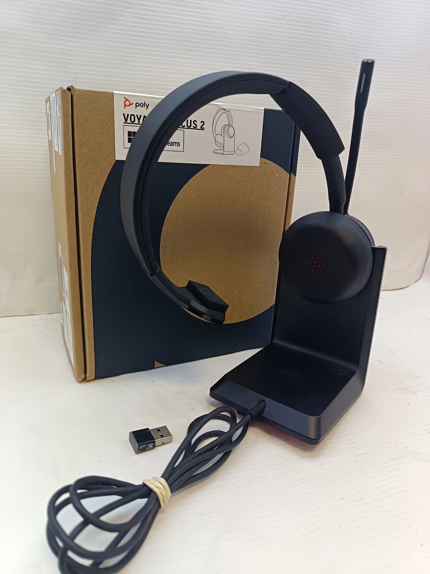 sluchawki-poly-voyager-focus-2-komplet-stan-11323-2