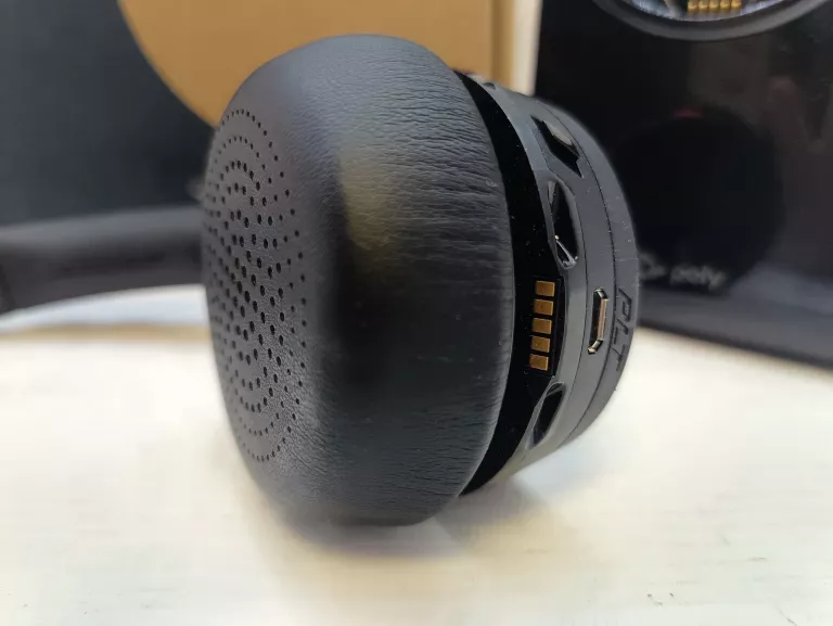 SŁUCHAWKI POLY VOYAGER FOCUS 2 KOMPLET