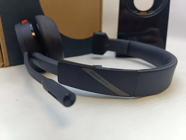 SŁUCHAWKI POLY VOYAGER FOCUS 2 KOMPLET