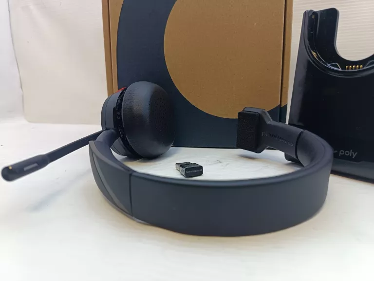 SŁUCHAWKI POLY VOYAGER FOCUS 2 KOMPLET