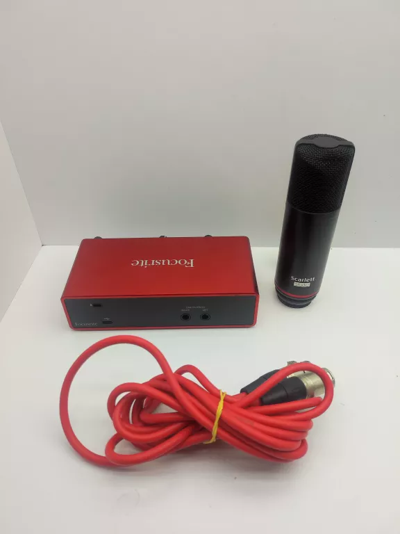 INTERFEJS FOCUSRITE SCARLETT 2I2 3GEN CZERWONY