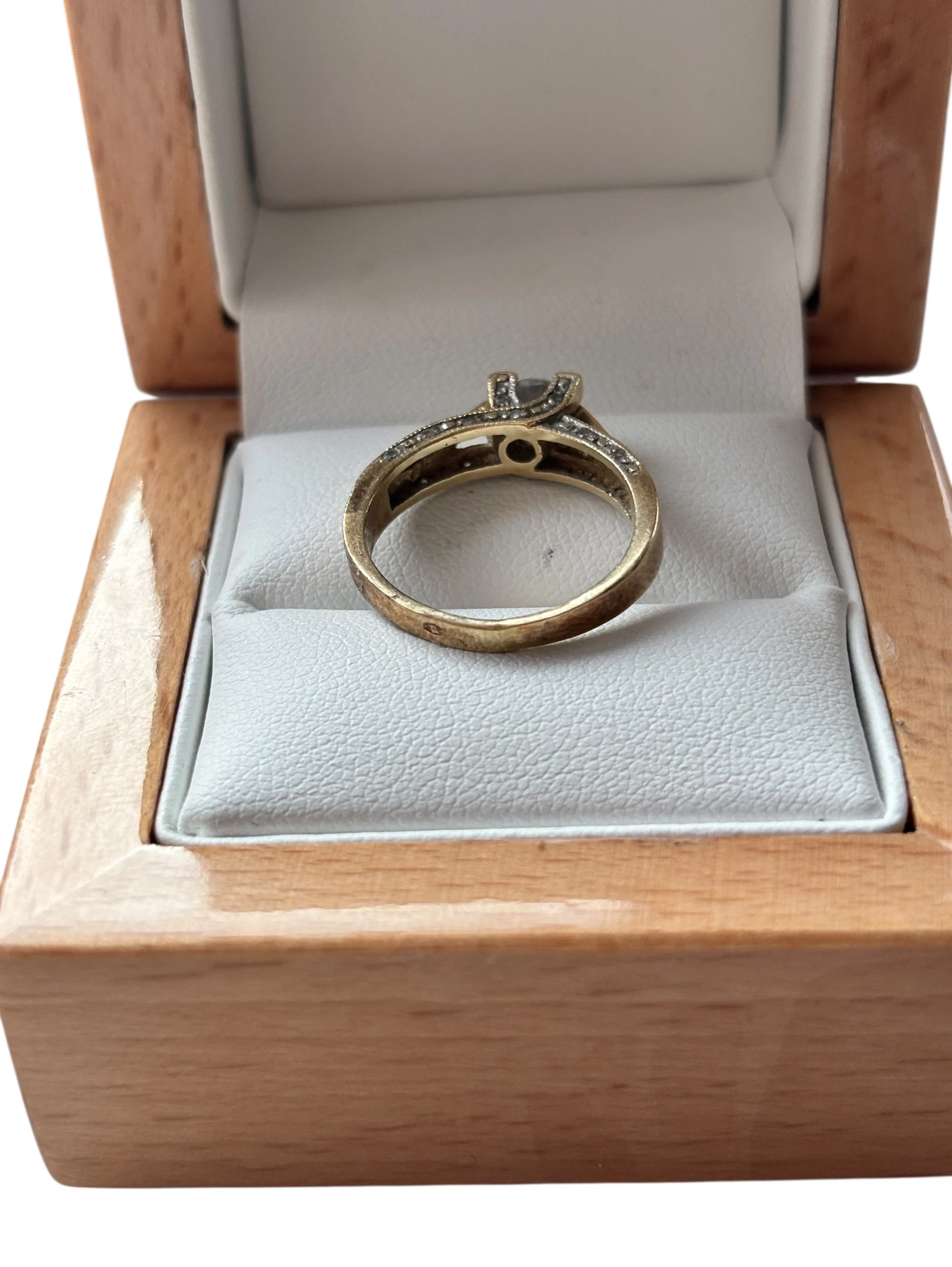 pierscionek-zloty-585-wyjatkowy-blysk-i-piekno-kolor-dominujacy-205826-225106