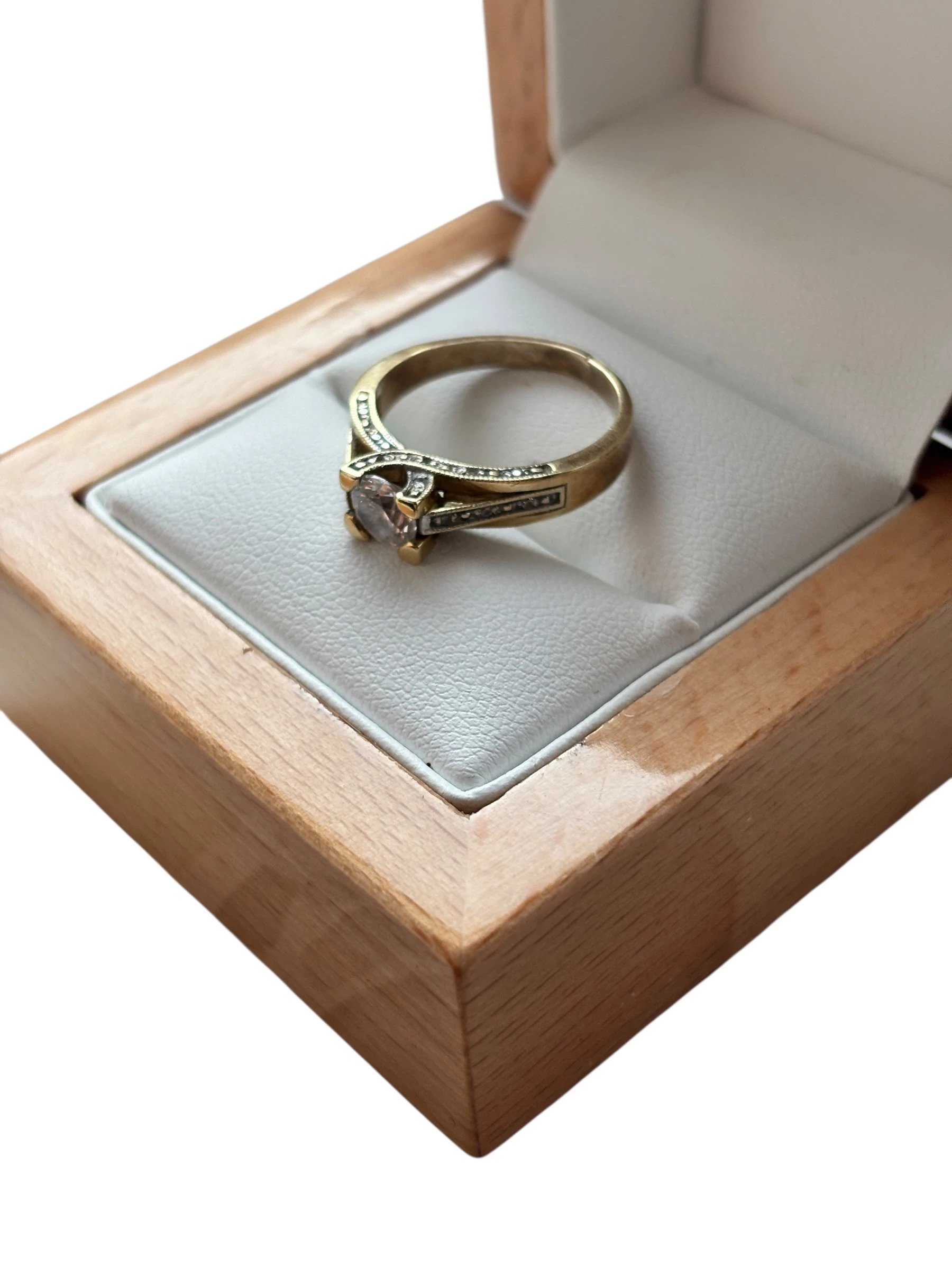 pierscionek-zloty-585-wyjatkowy-blysk-i-piekno-kamien-17088-128