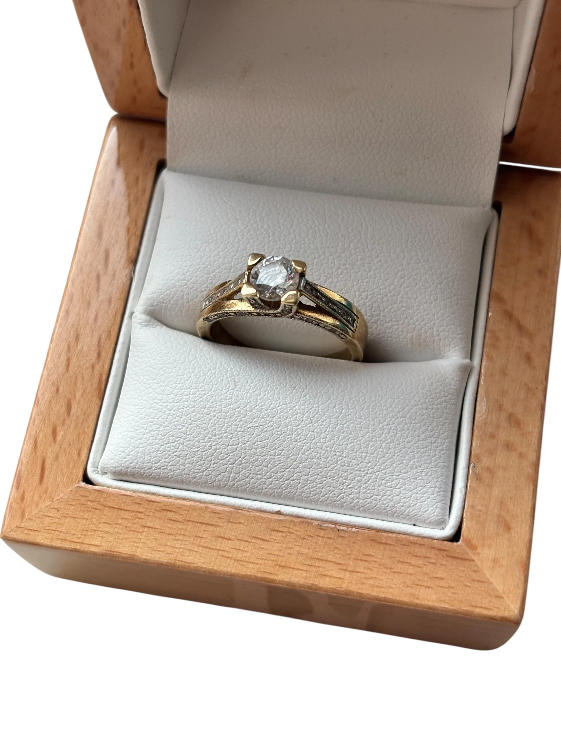 pierscionek-zloty-585-wyjatkowy-blysk-i-piekno-stan-11323-2