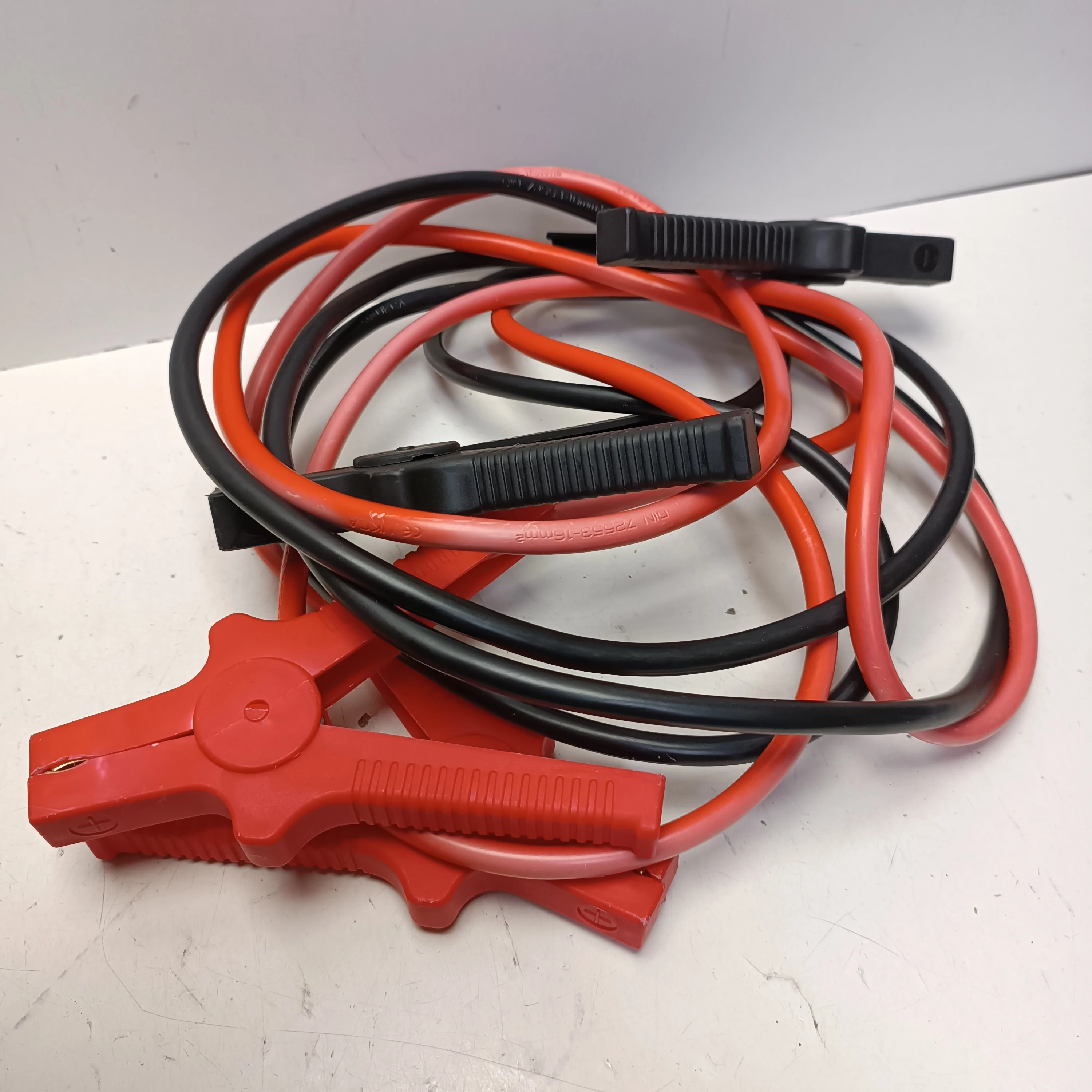 grube-kable-rozruchowe-osiedle-teatralne-3u15-krakow