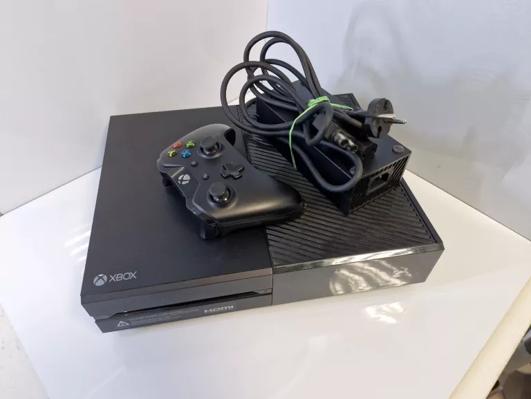 KONSOLA XBOX ONE 500GB Z NAPĘDEM + PAD KONTROLER CZARNY