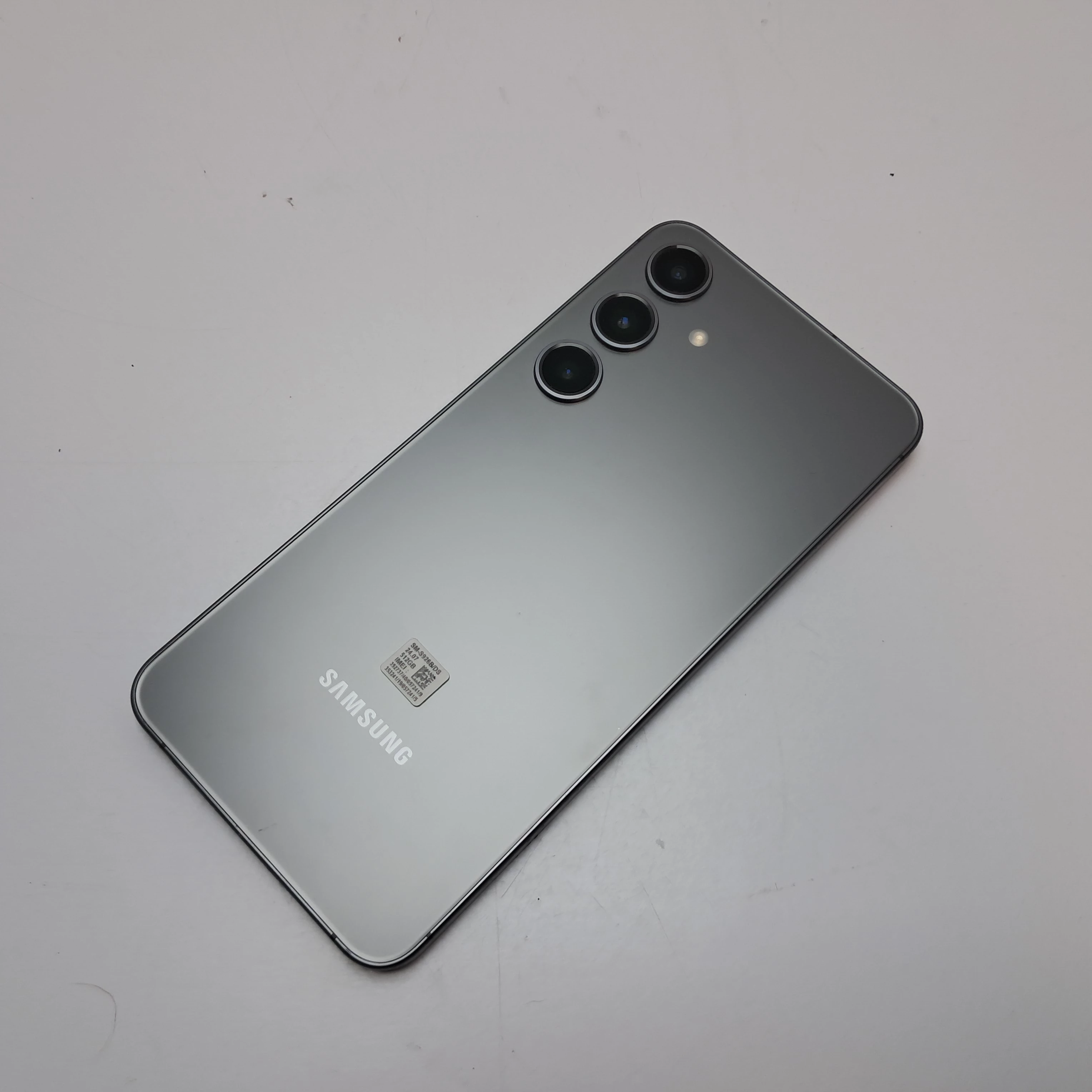 telefon-samsung-galaxy-s24-przekatna-ekranu-670