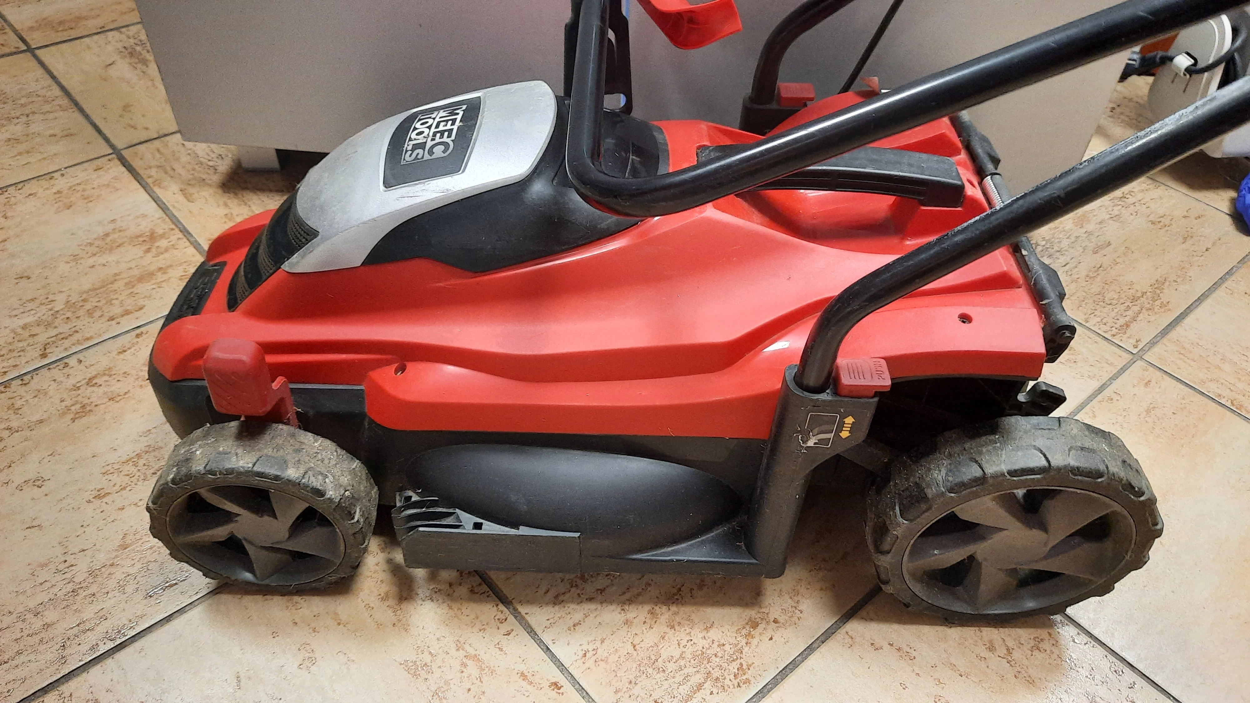 kosiarka-elektryczna-meec-tools-flm1300-1300w-3600min-33cm-okazj-stan-11323-2