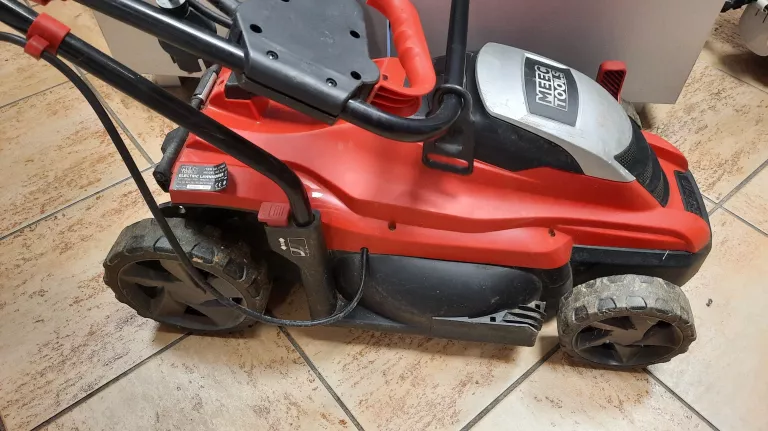 kosiarka-elektryczna-meec-tools-flm1300-1300w-3600min-33cm-okazj-moc-silnika-130000