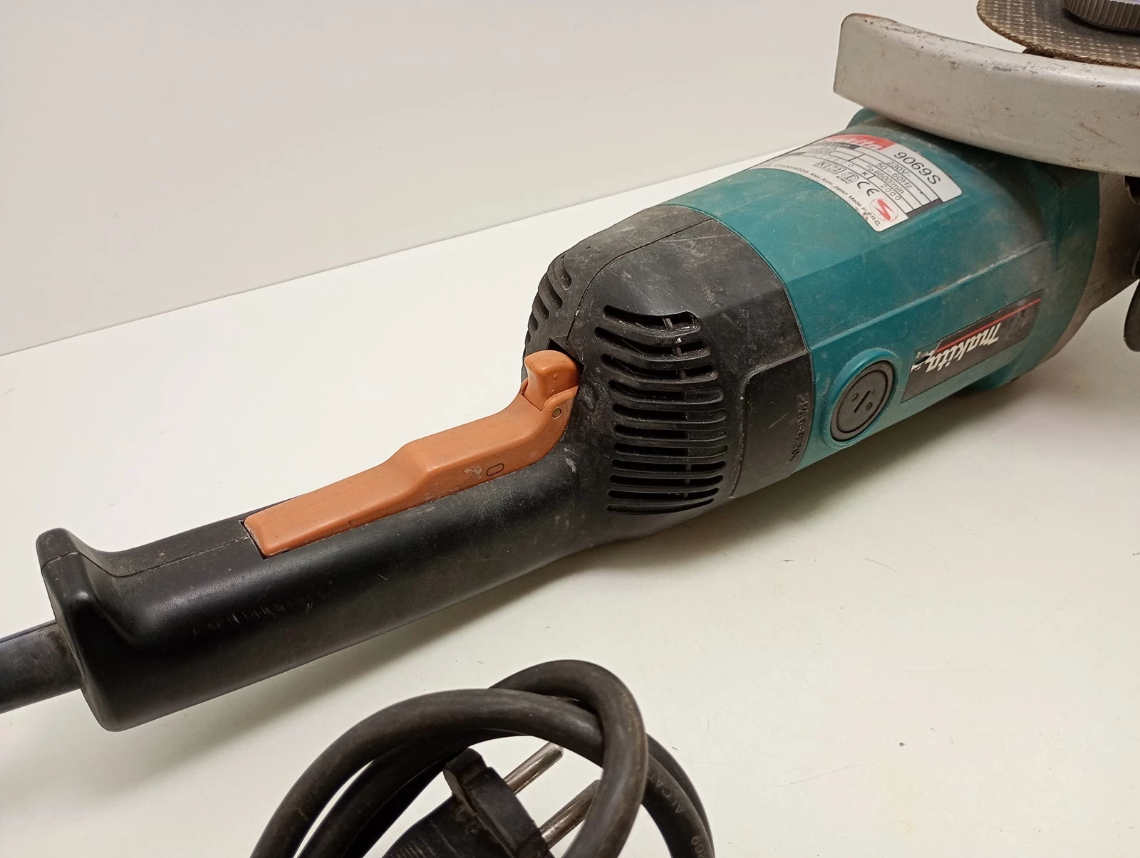 szlifierka-katowa-makita-9069s-230mm-rodzaj-zasilania-128529-2