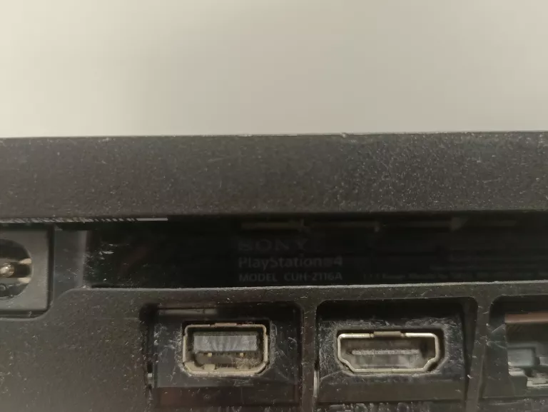 KONSOLA PS4 500GB CUH-2116A + 1PAD + 1 GRA ( GTA V)