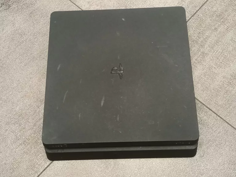 KONSOLA PS4 500GB CUH-2116A + 1PAD + 1 GRA ( GTA V)