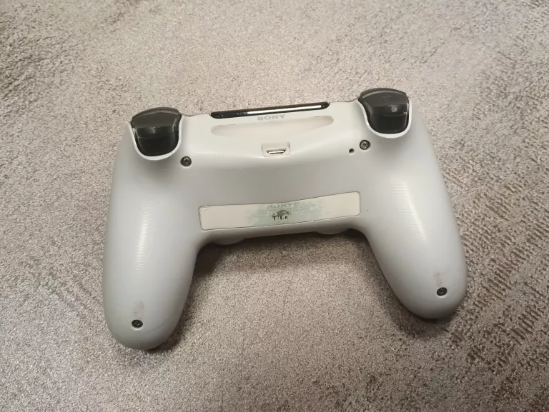 KONSOLA PS4 500GB CUH-2116A + 1PAD + 1 GRA ( GTA V)