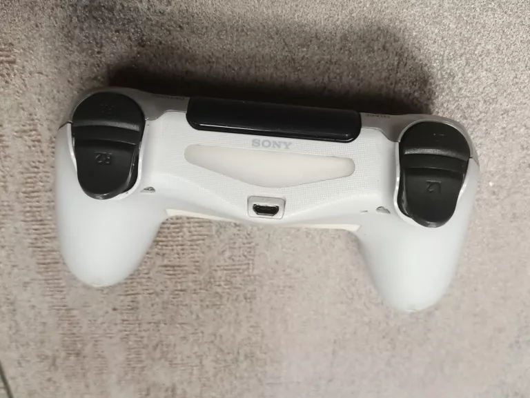 KONSOLA PS4 500GB CUH-2116A + 1PAD + 1 GRA ( GTA V)