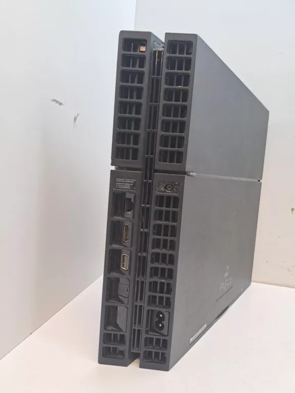 KONSOLA PS4 SONY CUH-1216B 1TB+2X PAD+STACJA ŁADUJĄCA [250428010]