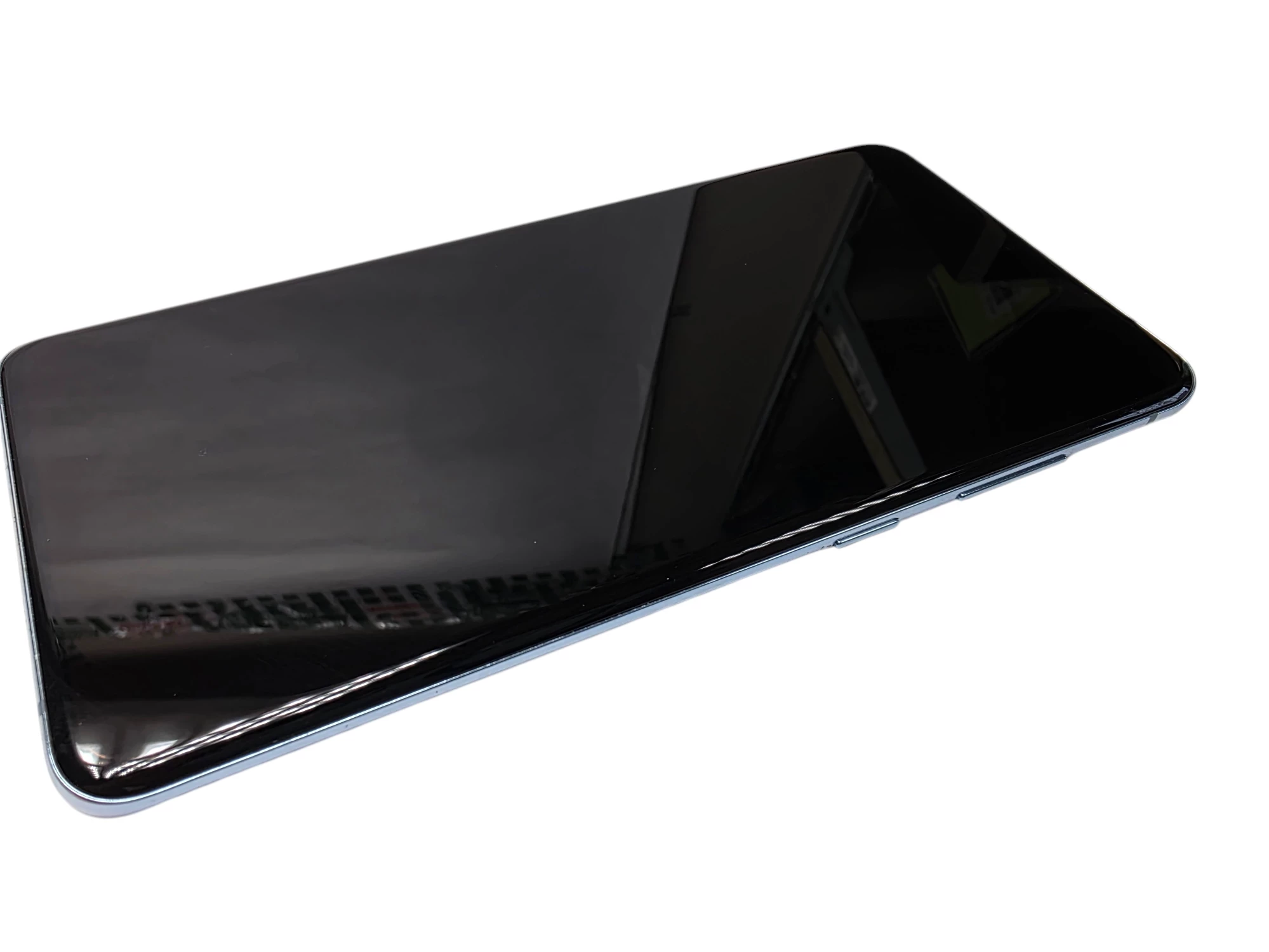 telefon-samsung-s20-pudelko-kabel-usb-przekatna-ekranu-670