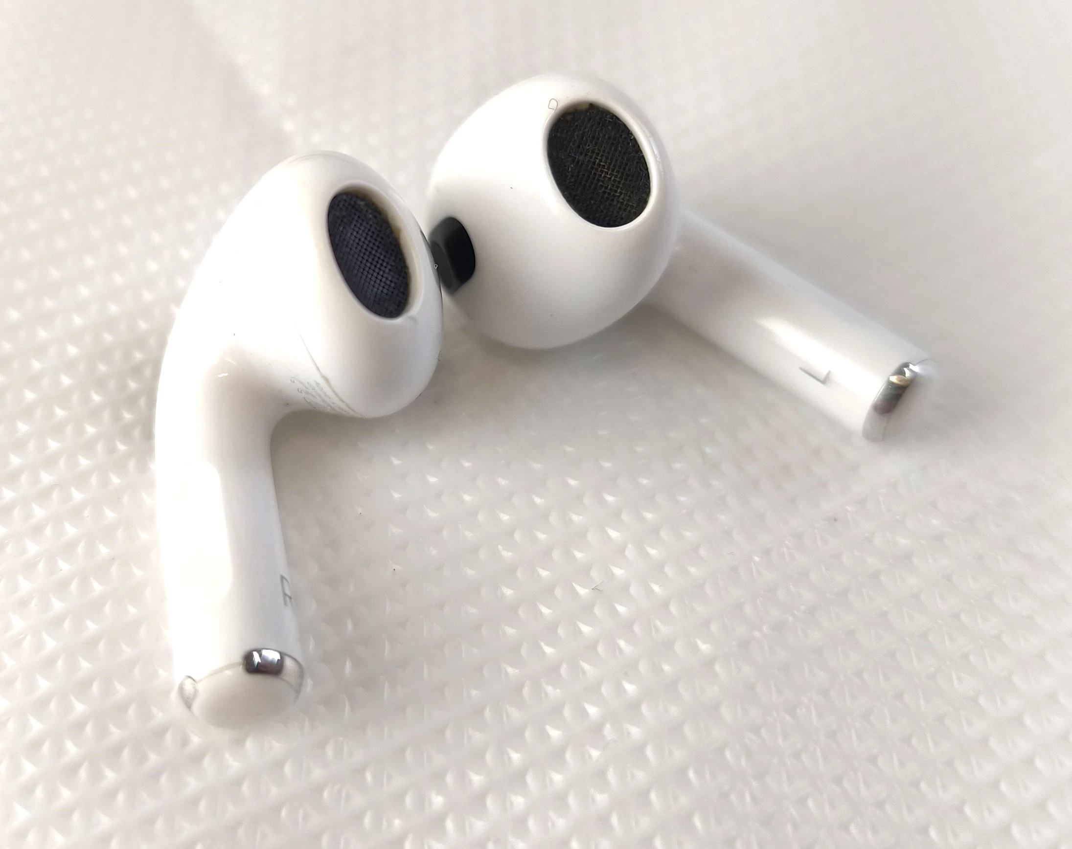 air-pods-3rd-gen-komplet-kolor-dominujacy-129357-2